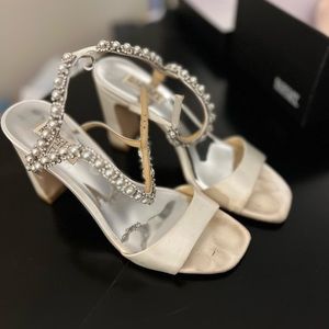 Badgley Mischka Korina satin pearl pump